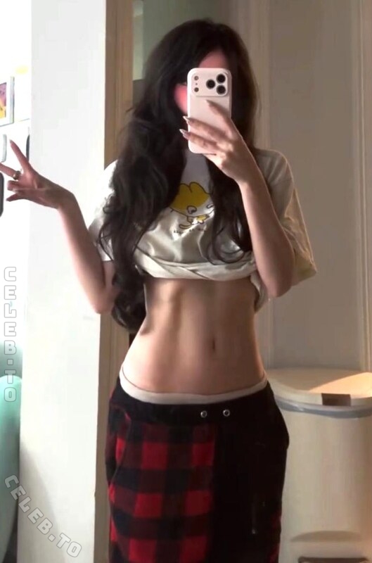 Emiru nude photo 5