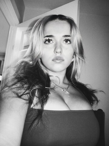 Emma Borin nude photo 31