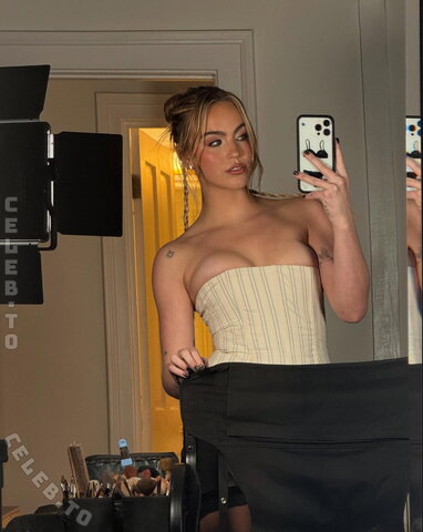 Emma Brooks nude photo 14