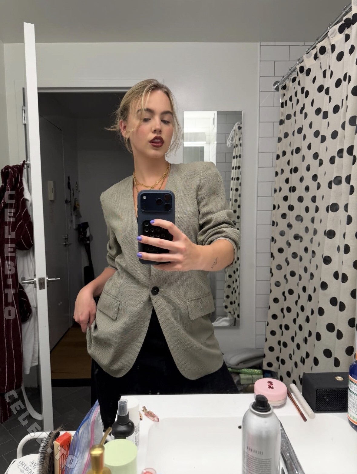 Emma Brooks nude photo 6