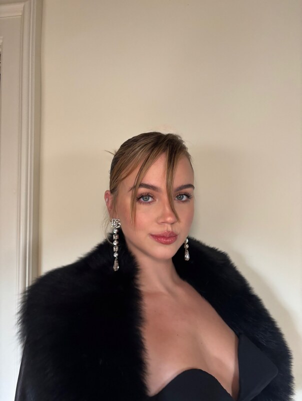 Emma Brooks nude photo 1