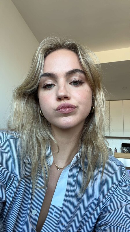 Emma Brooks nude photo 1