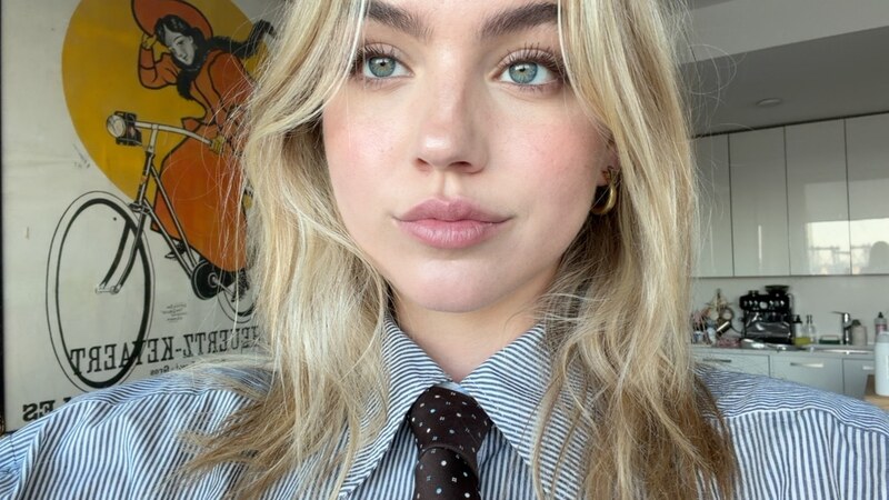 Emma Brooks nude photo 2