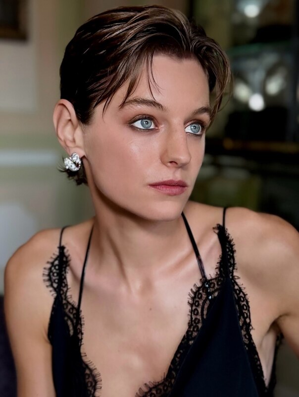 Emma Corrin nude photo 8
