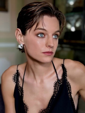 Emma Corrin nude photo 2