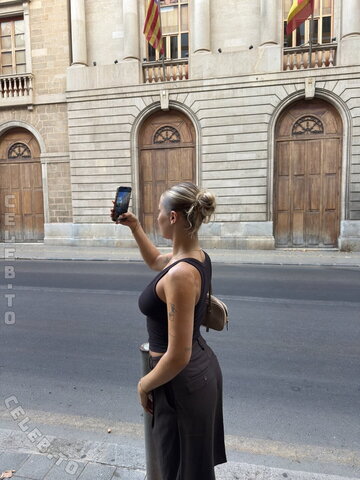 Emma Fischer photo 2