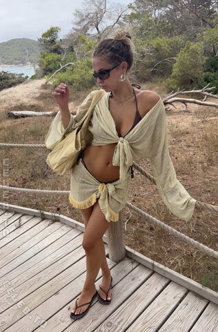 Emma Fischer photo 2