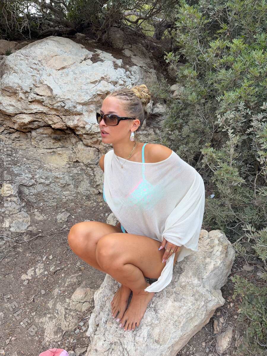 Emma Fischer nude photo 3