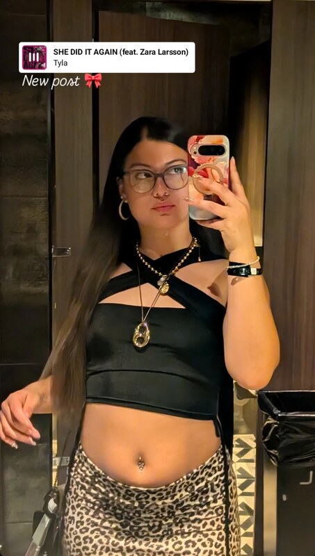 Emma Rose nude photo 2