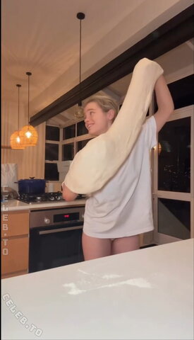 Emma Svenningson nude photo 5