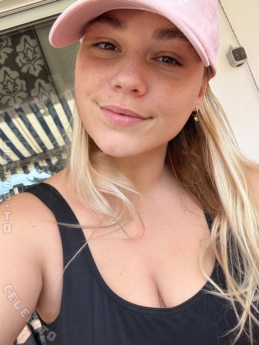 Emmadizzy / Emma_arty nude photo 2