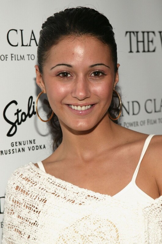 Emmanuelle Chriqui nude photo 2
