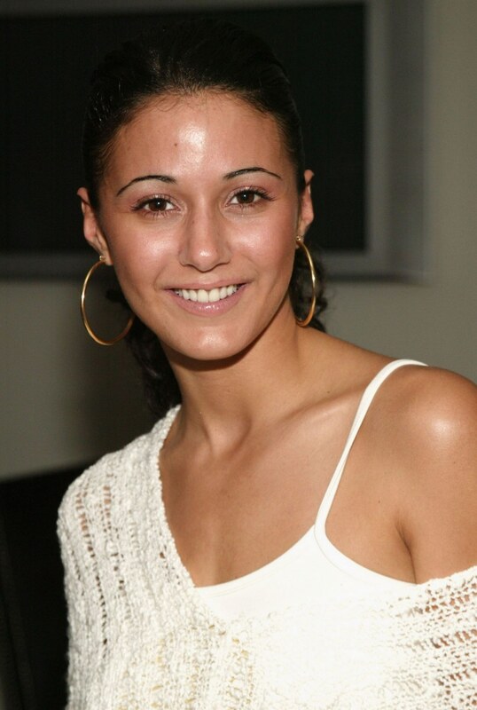 Emmanuelle Chriqui nude photo 5