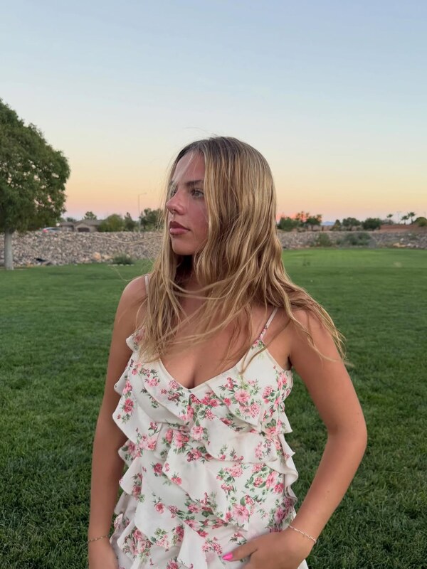 Emmi Butler nude photo 5