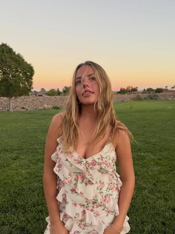 Emmi Butler nude photo 6