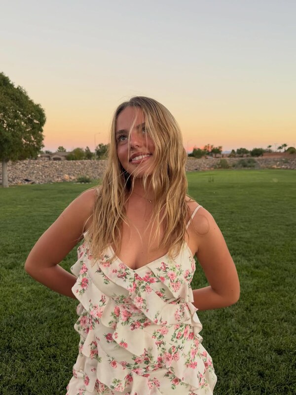 Emmi Butler nude photo 7
