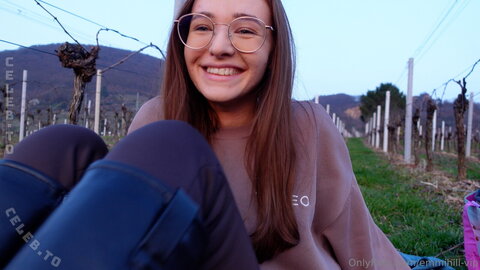 Emmi-Hill nude photo 14