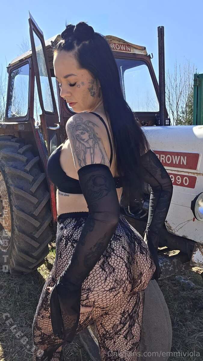 Emmi Viola nude photo 7