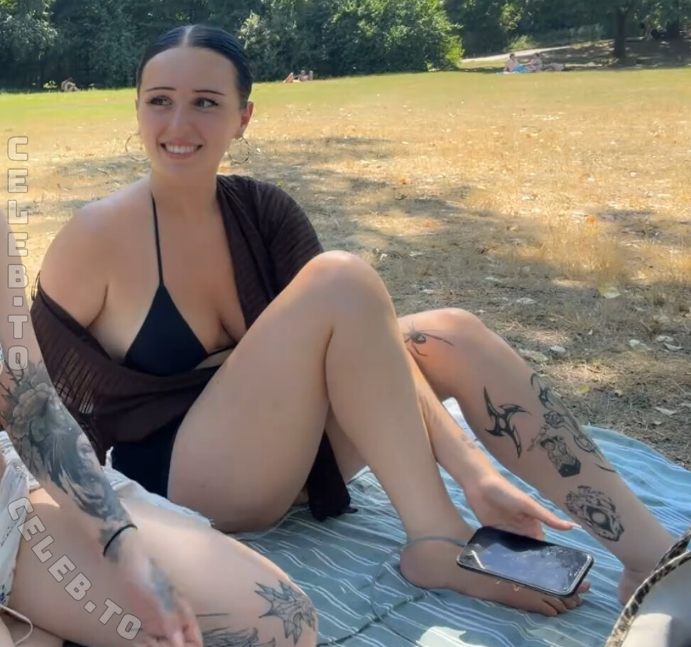 Emmo nude photo 14