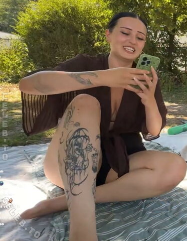 Emmo nude photo 2