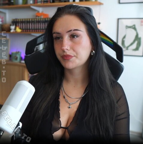 Emmo nude photo 12