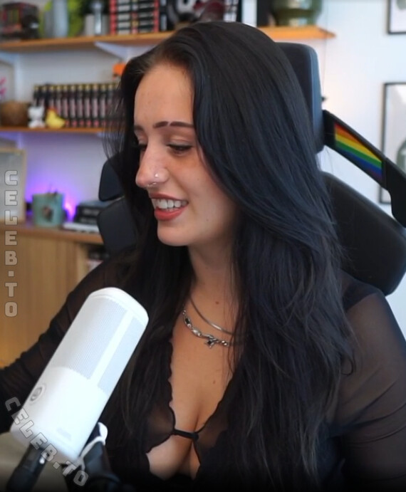 Emmo nude photo 3