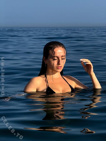 Emmo nude photo 3