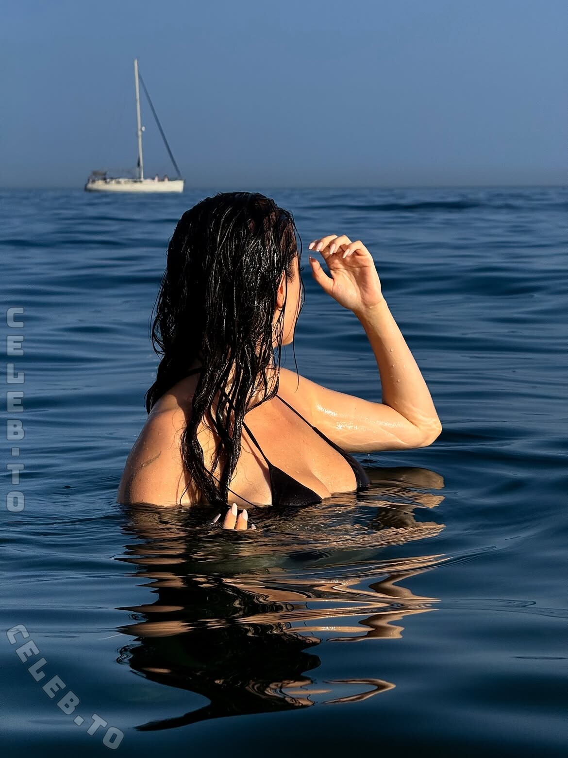Emmo nude photo 4