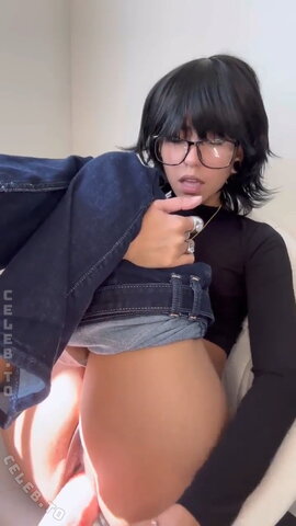 Emmy Banks nude photo 1