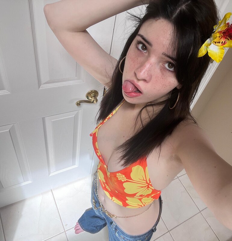 Emmy nude photo 4