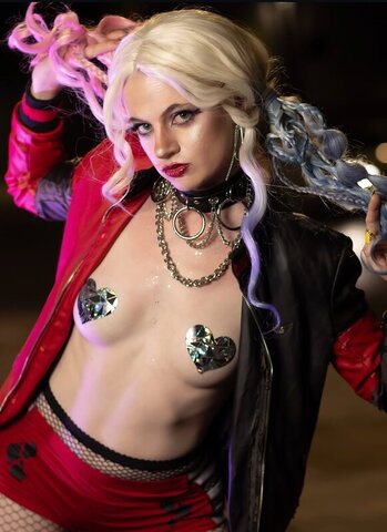 emmyrosekrueger nude