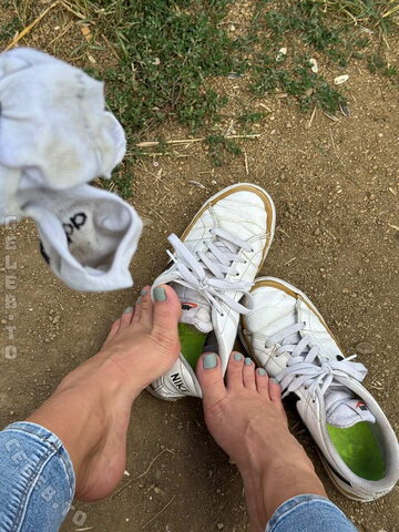 Emmysfeetandsocks nude photo 3