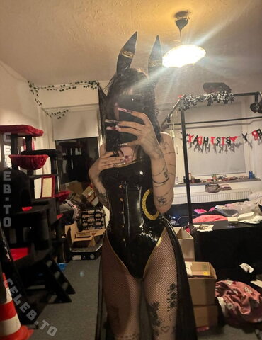 Emowithoutemo nude photo 5