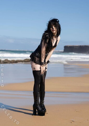 Emowithoutemo nude photo 7