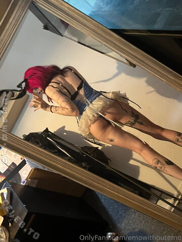 Emowithoutemo nude photo 8