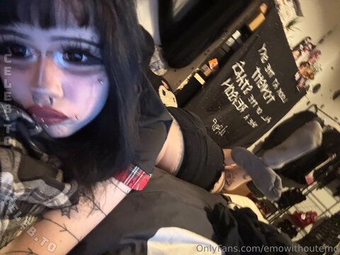 Emowithoutemo nude photo 60