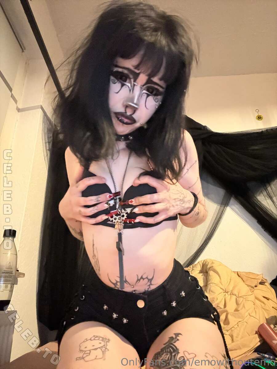 Emowithoutemo nude photo 17