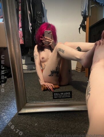 Emowithoutemo – Dirty poses from her OnlyFans