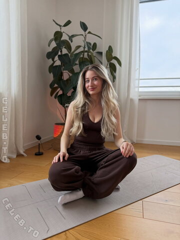 Empresslaurasophie nude photo 37