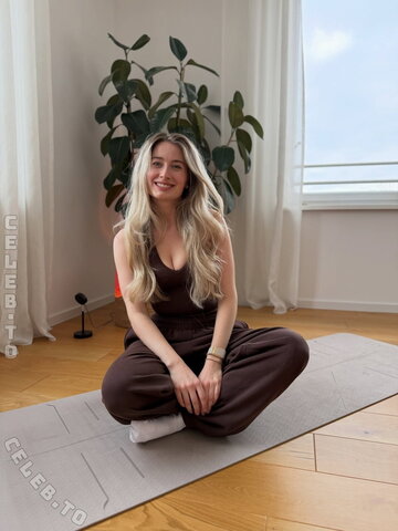 Empresslaurasophie nude photo 26