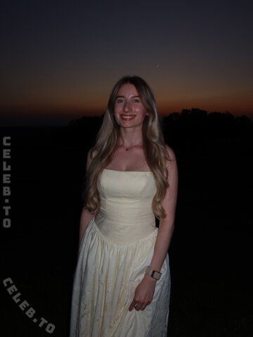 Empresslaurasophie nude photo 5