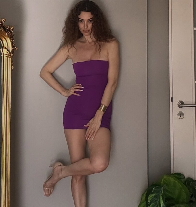 Emra Şen nude photo 19