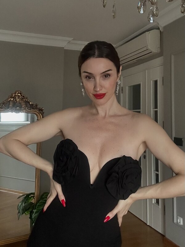 Emra Şen nude photo 24