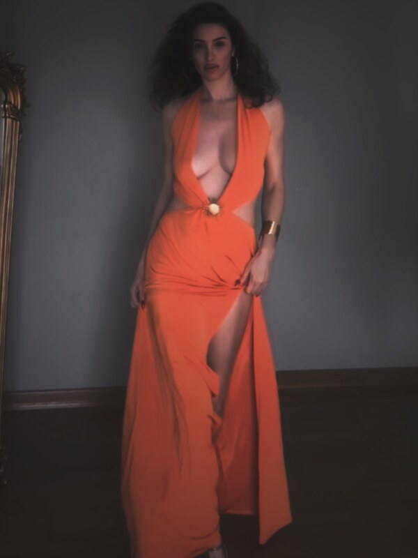 Emra Şen nude photo 35