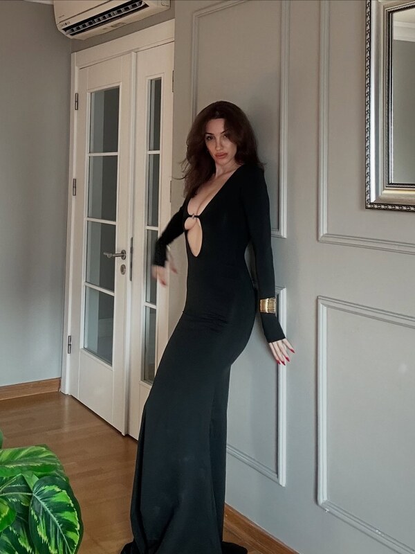 Emra Şen nude photo 36