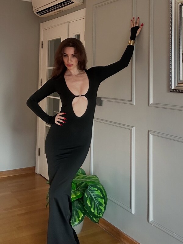 Emra Şen nude photo 41