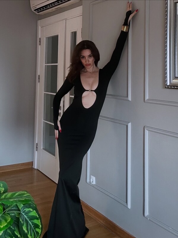 Emra Şen nude photo 42