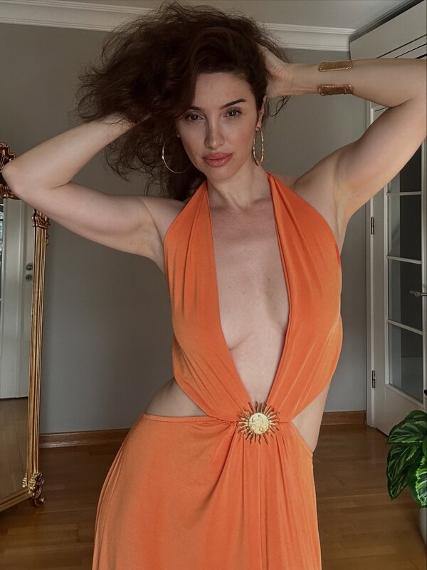Emra Şen nude photo 45