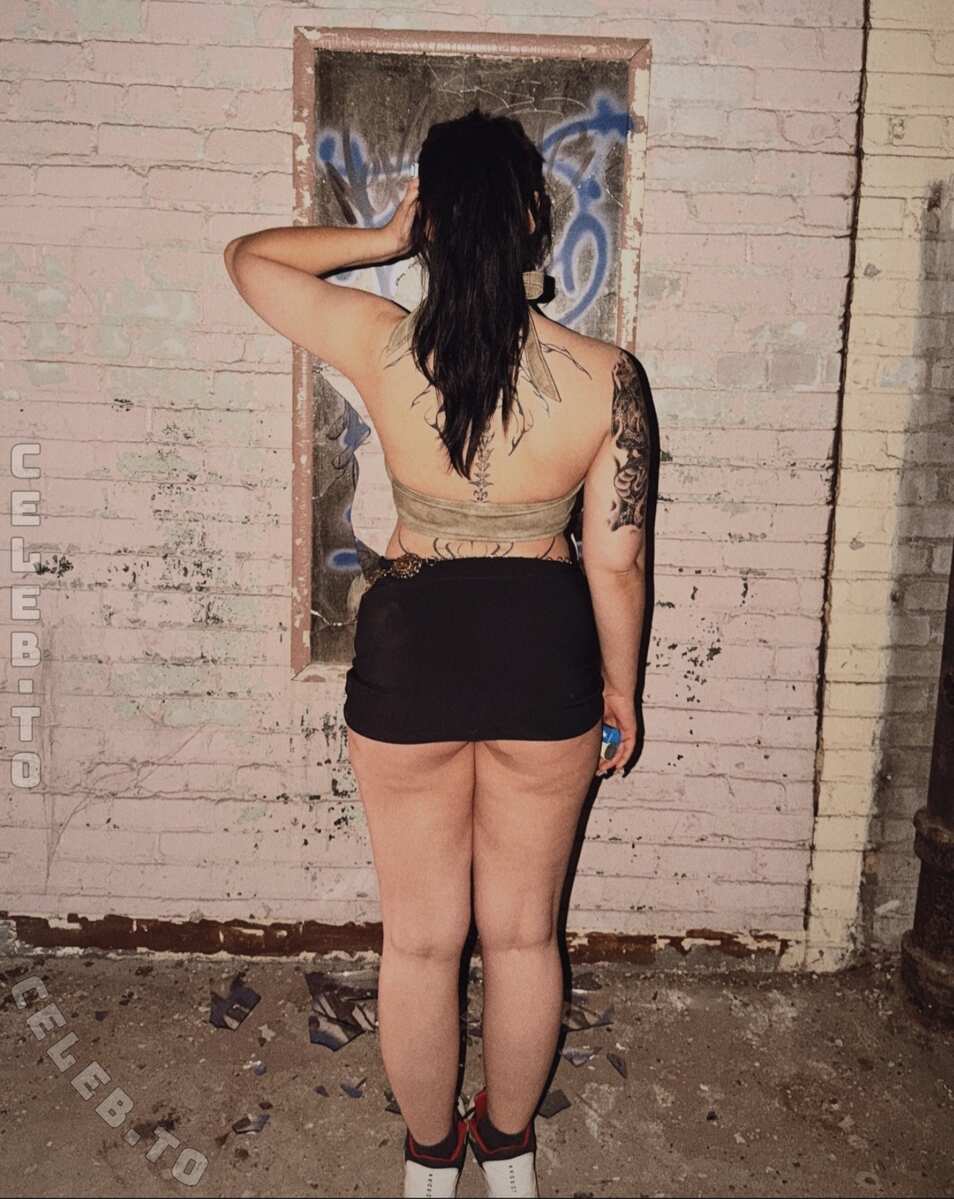 Em_sour_skittles nude photo 1