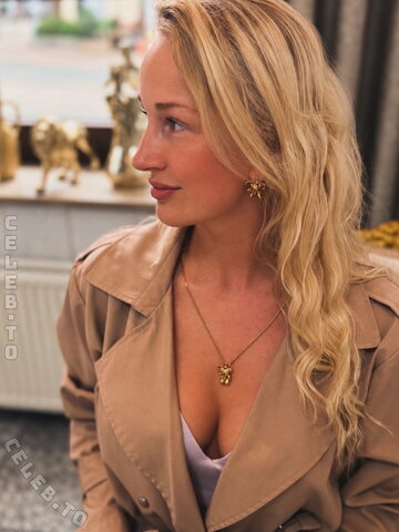 emx.neli nude photo 6